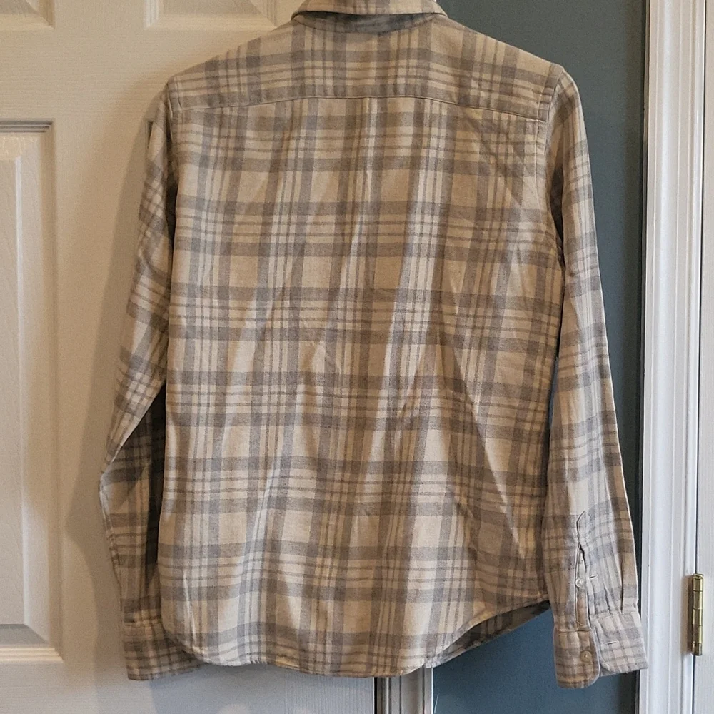 Button down - Picture 3 of 3